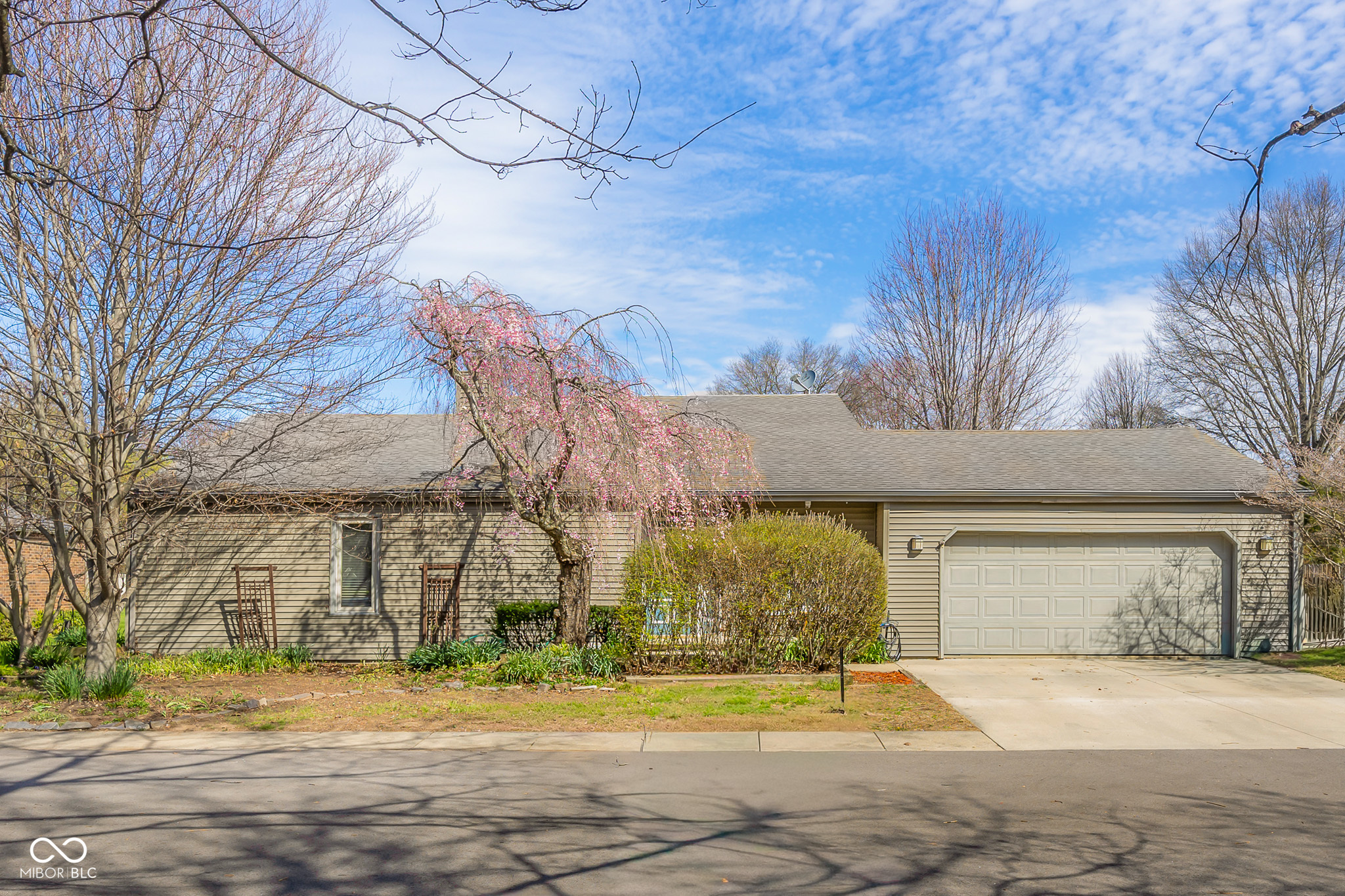 1010 Rocky Ford Road Columbus, IN 47203 - Photo 4 of 47