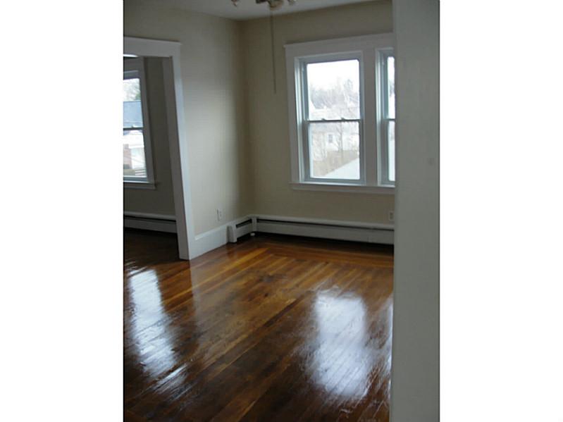 41 Crossway Road Cranston, RI 02910 - Photo 13 of 20 Living Room.