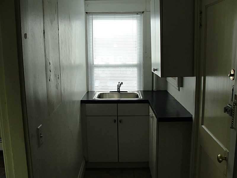 41 Crossway Road Cranston, RI 02910 - Photo 8 of 20 Kitchen.