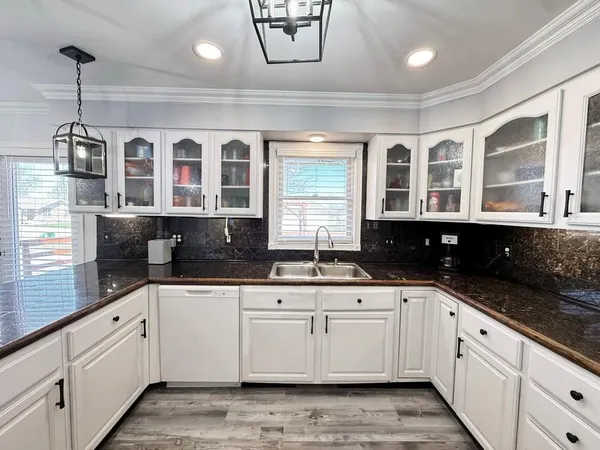 $295,500 | 2004 North Lynn, Nevada, MO 64772