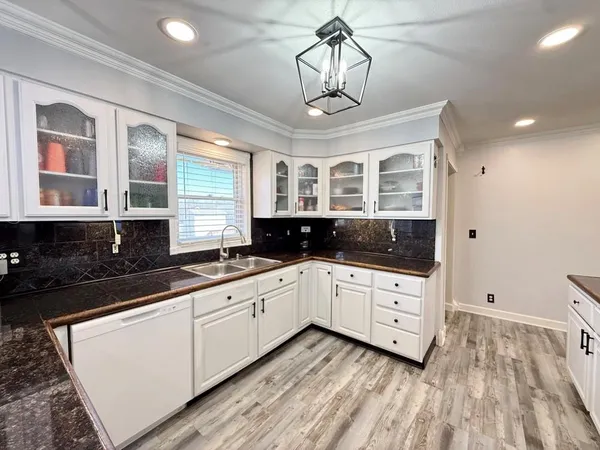 $295,500 | 2004 North Lynn, Nevada, MO 64772