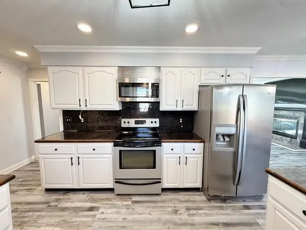 $295,500 | 2004 North Lynn, Nevada, MO 64772