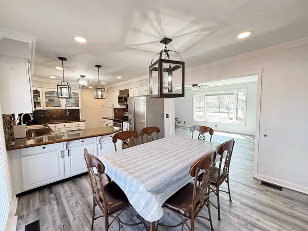 $295,500 | 2004 North Lynn, Nevada, MO 64772