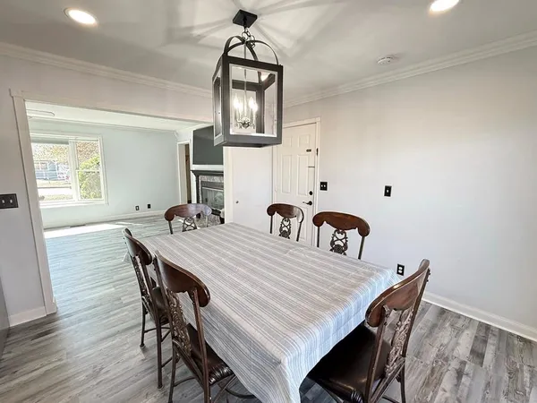 $295,500 | 2004 North Lynn, Nevada, MO 64772