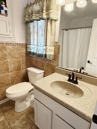 $295,500 | 2004 North Lynn, Nevada, MO 64772