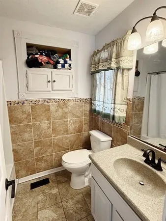 $295,500 | 2004 North Lynn, Nevada, MO 64772