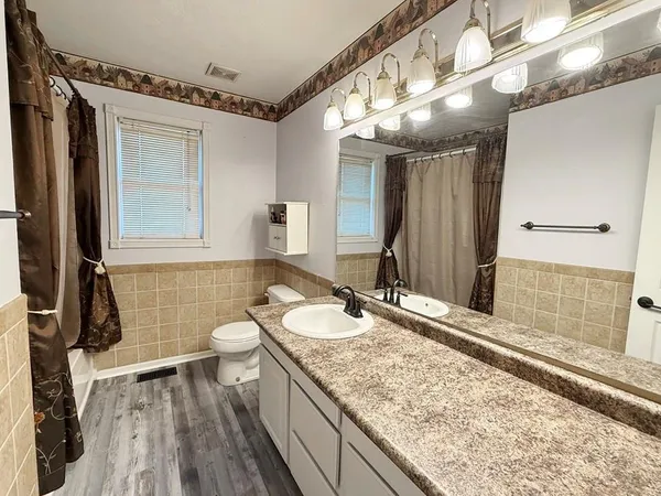 $295,500 | 2004 North Lynn, Nevada, MO 64772