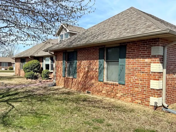 $295,500 | 2004 North Lynn, Nevada, MO 64772