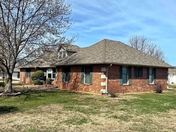 $295,500 | 2004 North Lynn, Nevada, MO 64772