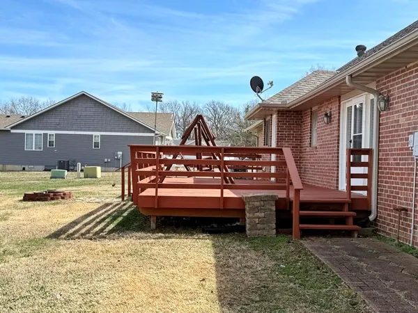 $295,500 | 2004 North Lynn, Nevada, MO 64772