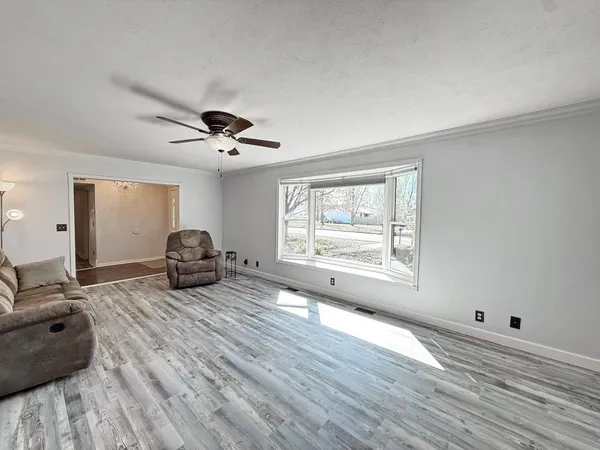 $295,500 | 2004 North Lynn, Nevada, MO 64772