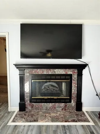 $295,500 | 2004 North Lynn, Nevada, MO 64772