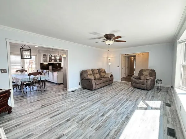 $295,500 | 2004 North Lynn, Nevada, MO 64772