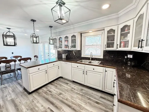 $295,500 | 2004 North Lynn, Nevada, MO 64772