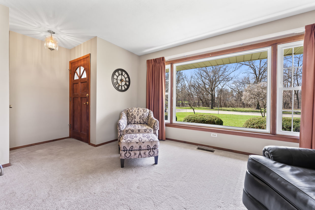 1618 Southeast River Road Montgomery, IL 60538 - Photo 4 of 41 Gallery Image 4