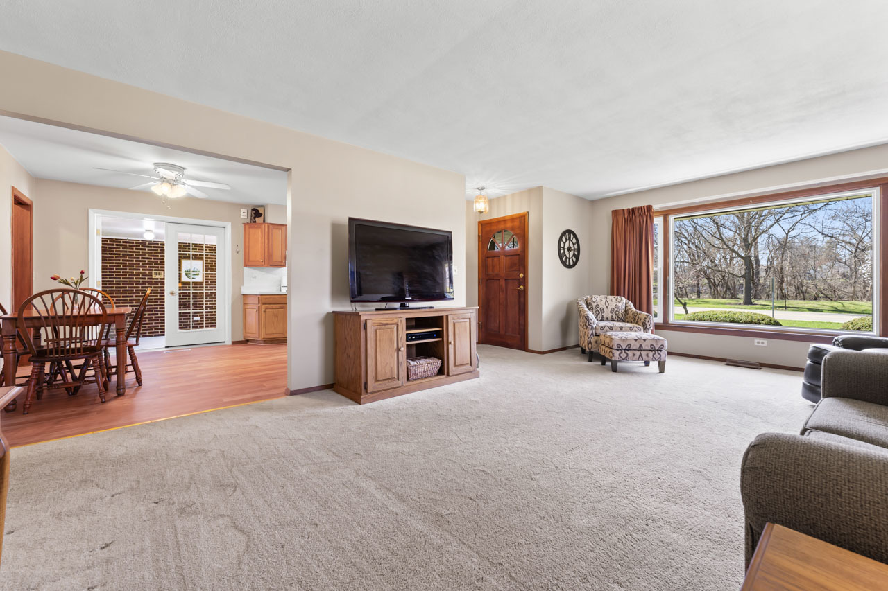 1618 Southeast River Road Montgomery, IL 60538 - Photo 8 of 41 Gallery Image 8