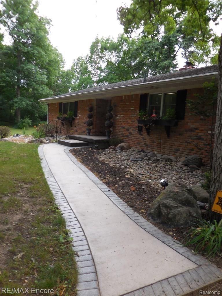 2070 East Thompson Road Holly, MI 48442 - Photo 4 of 64 DSCN1690.JPG