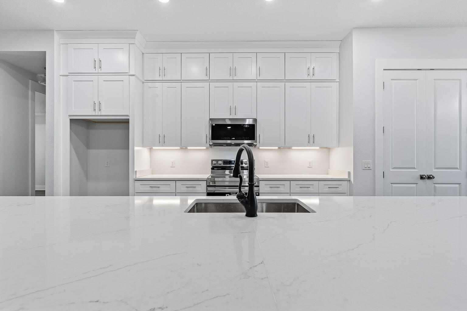 6621 Bluefish Road Navarre, FL 32566 - Photo 4 of 48 DSC03837