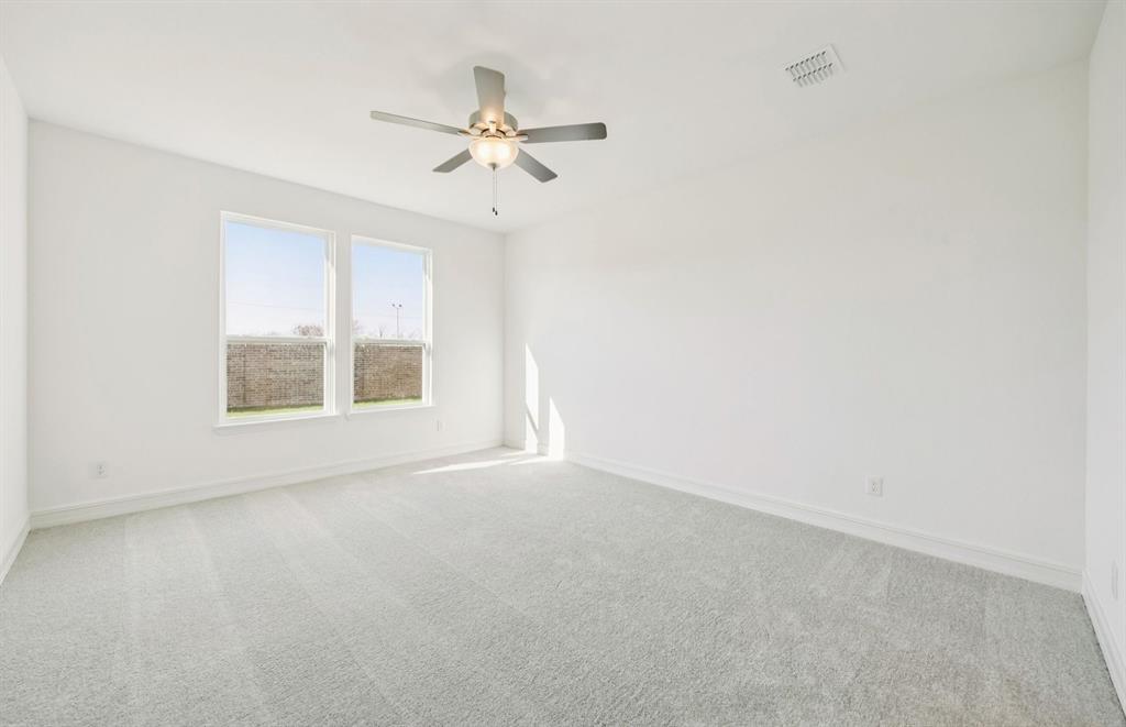 829 Norfolk Lane Godley, TX 76044 - Photo 14 of 21 Owner's suite