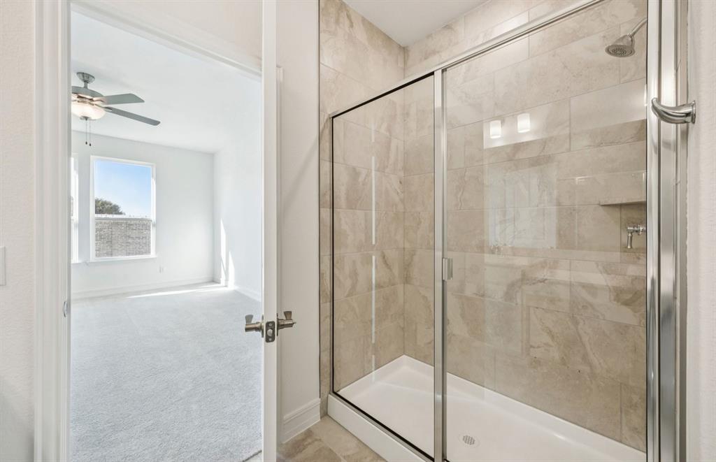 829 Norfolk Lane Godley, TX 76044 - Photo 16 of 21 Owner's shower