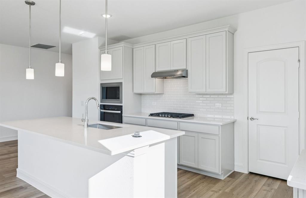 829 Norfolk Lane Godley, TX 76044 - Photo 3 of 21 Pendant lighting over island