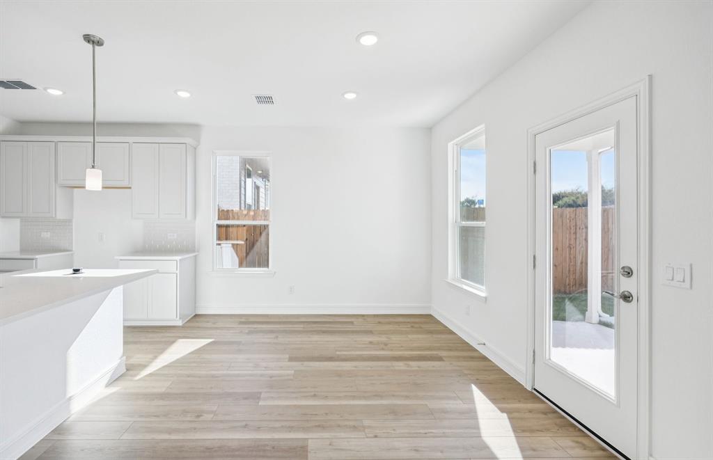 829 Norfolk Lane Godley, TX 76044 - Photo 4 of 21 Cafe dining area just off of kitchen