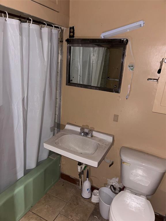 105 Philview Street Borger, TX 79007 - Photo 7 of 7 a bathroom with a sink toilet and a mirror