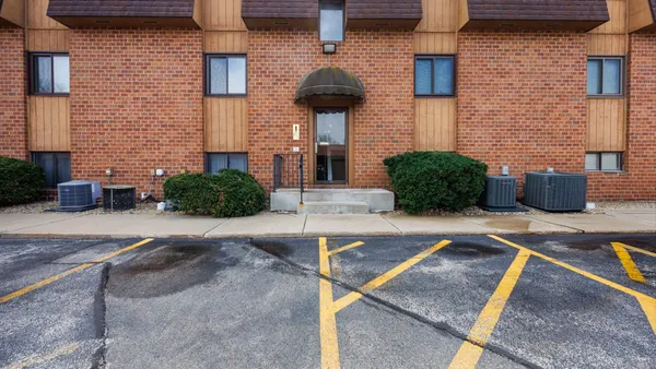 $114,900 | 1010 Arlene Court, Unit 5, Bloomington, IL 61701