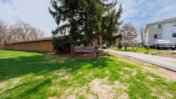 $114,900 | 1010 Arlene Court, Unit 5, Bloomington, IL 61701