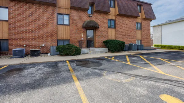 $114,900 | 1010 Arlene Court, Unit 5, Bloomington, IL 61701