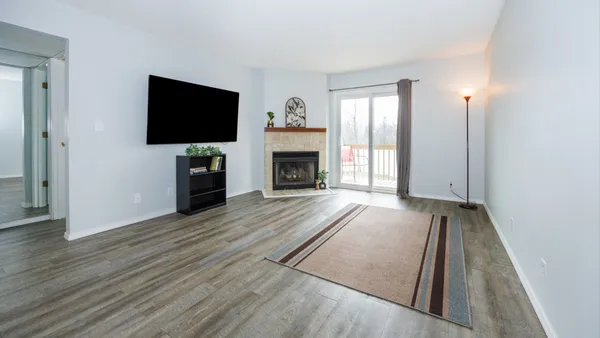 $114,900 | 1010 Arlene Court, Unit 5, Bloomington, IL 61701