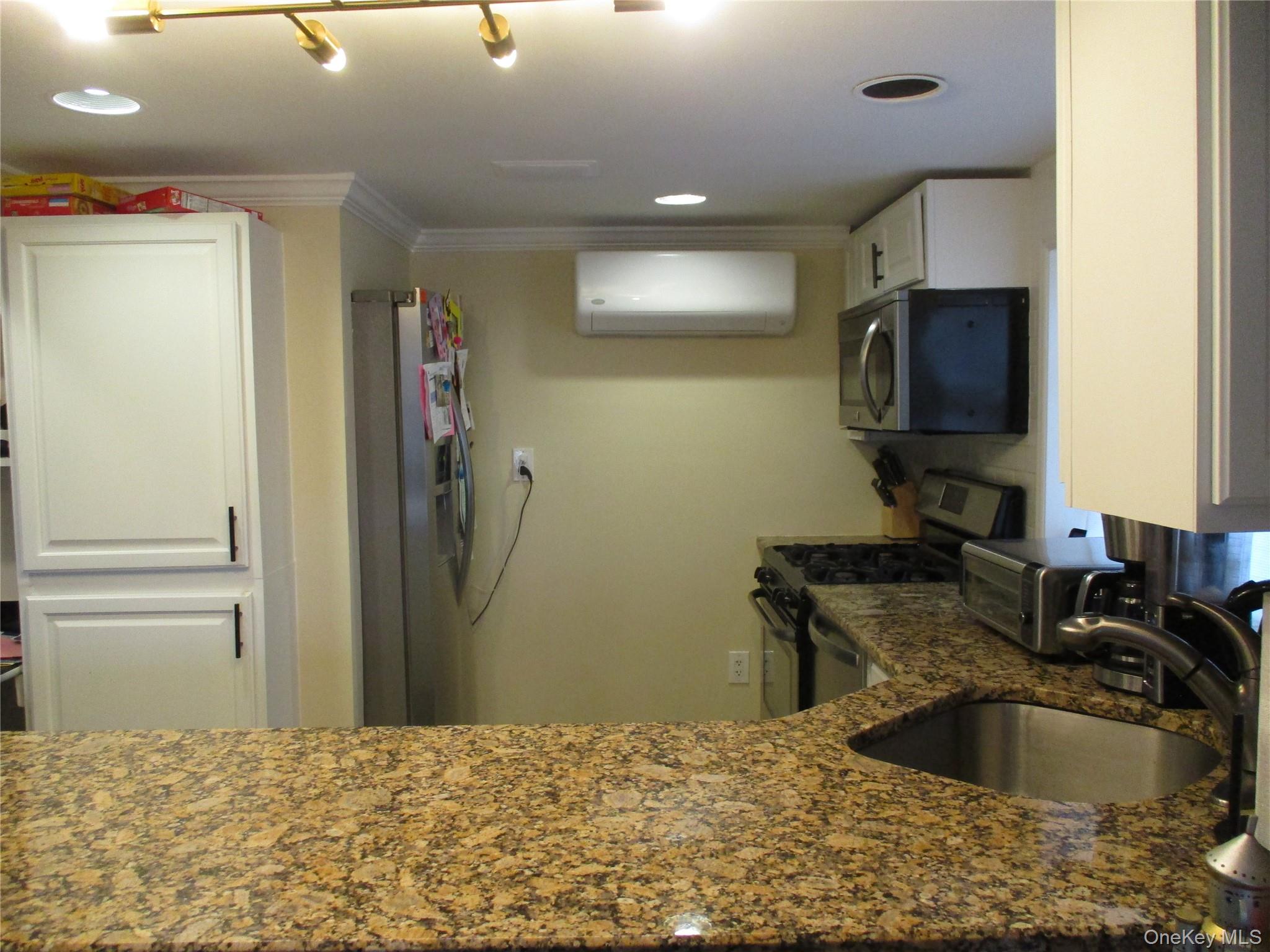 100 Kopf Road Bellmore, NY 11710 - Photo 6 of 28