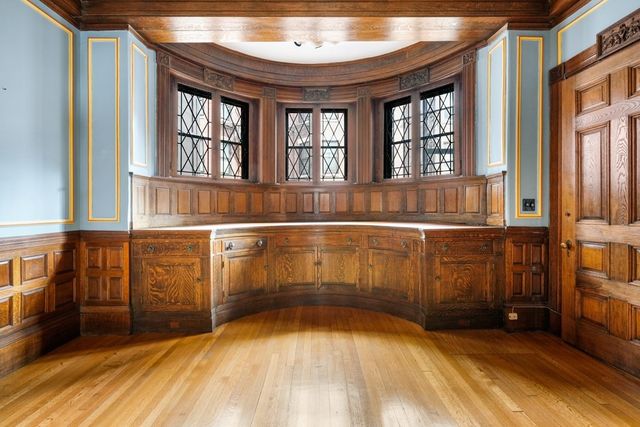 a view of an entryway