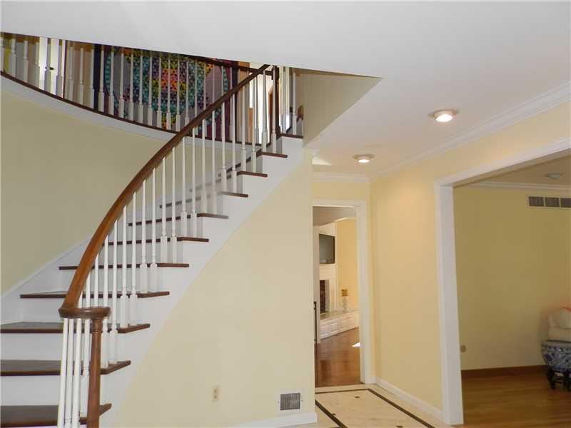 102 Tree Farm Road Fox Chapel, PA 15238 - Photo 3 of 22 Entry/Foyer.