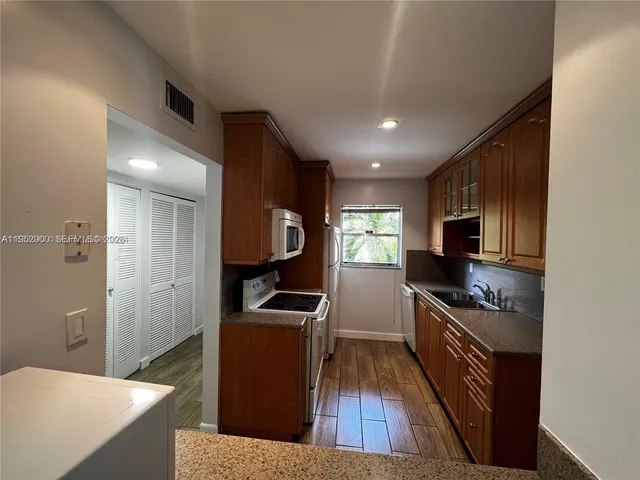 $2,090 | 4111 Stirling Road, Unit 308, Fort Lauderdale, FL 33314