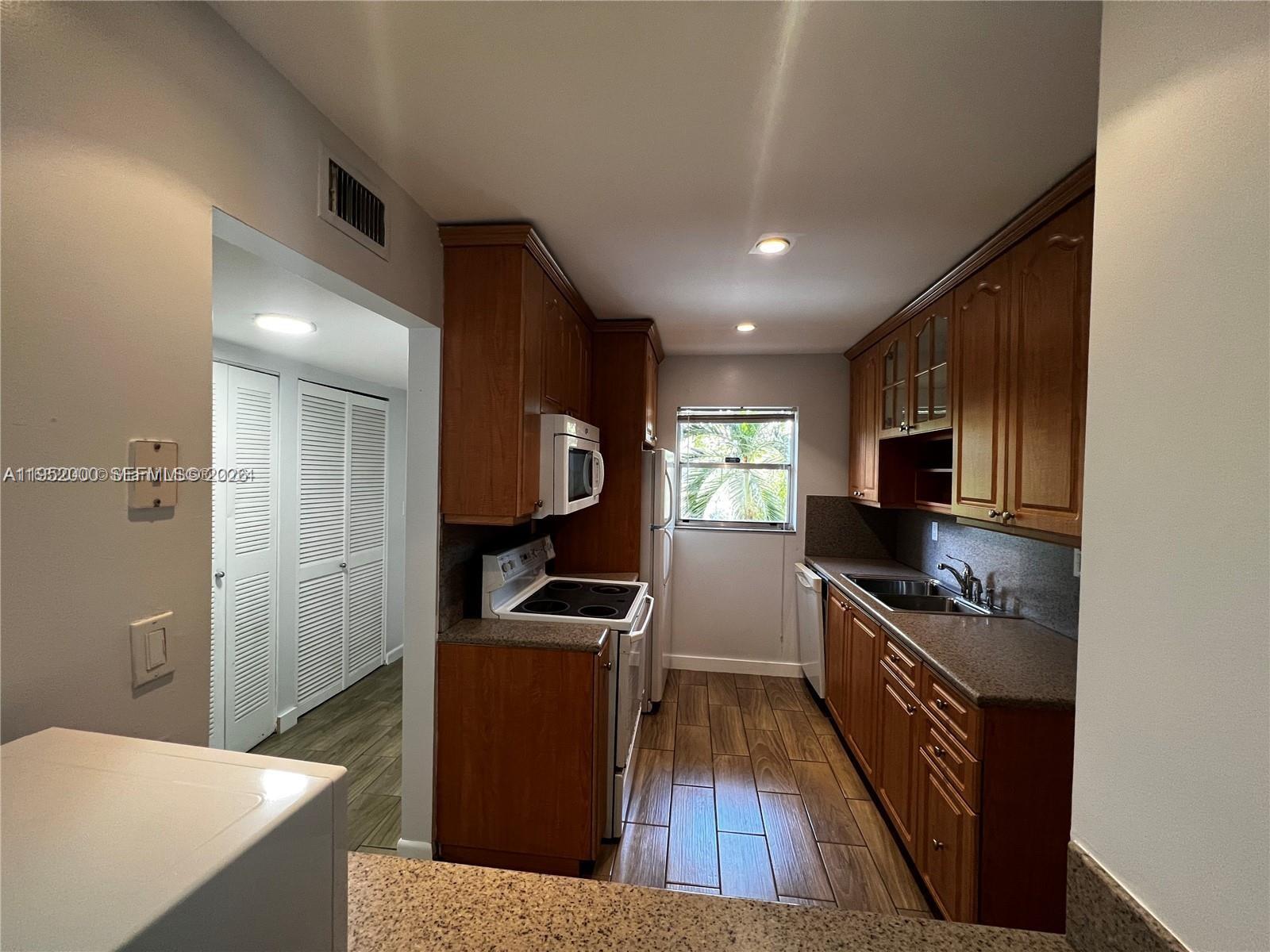 4111 Stirling Road, Unit 308 Fort Lauderdale, FL 33314 - Photo 3 of 31