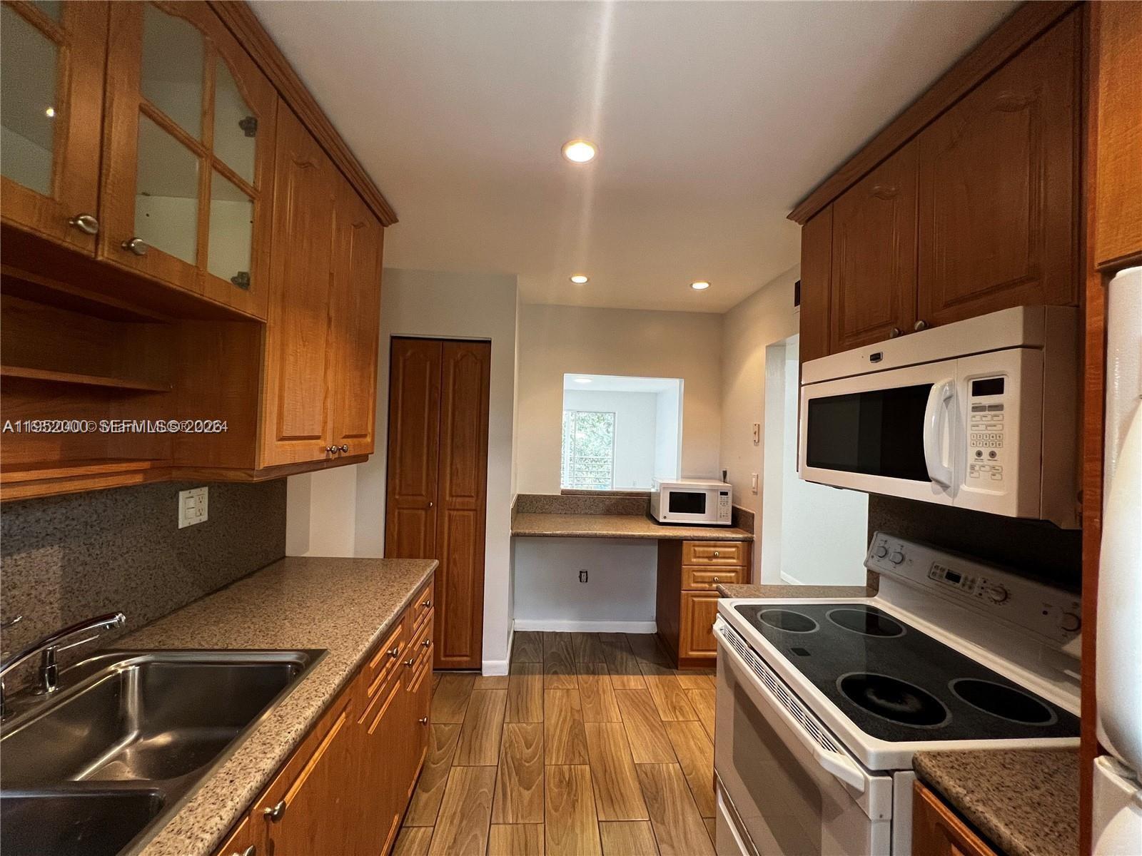 4111 Stirling Road, Unit 308 Fort Lauderdale, FL 33314 - Photo 4 of 31