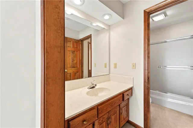 $525,000 | 1606 Northeast 100th Court, Kansas City, MO 64155