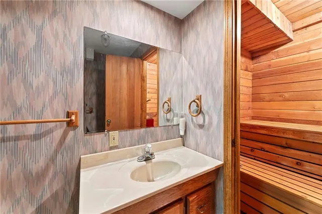 $525,000 | 1606 Northeast 100th Court, Kansas City, MO 64155