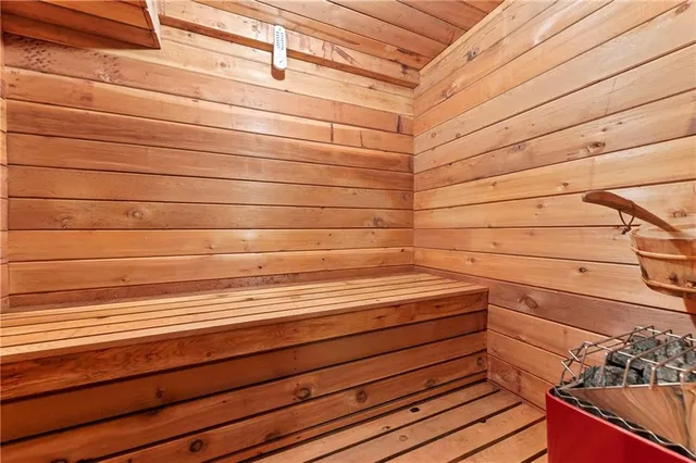 $525,000 | 1606 Northeast 100th Court, Kansas City, MO 64155