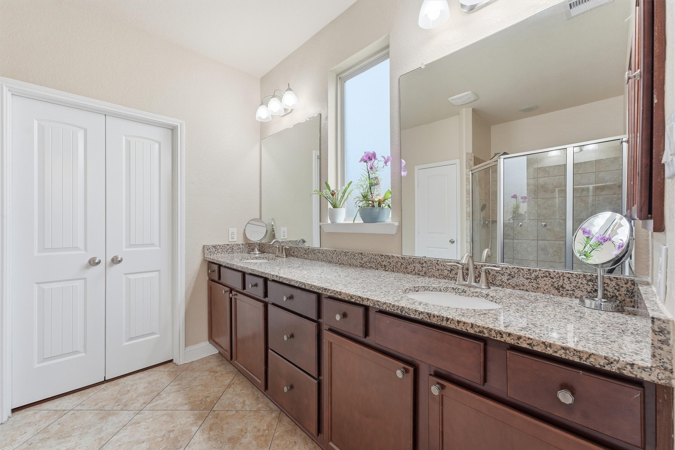1908 Sunset Terrace Lane Pearland, TX 77089 - Photo 14 of 35 Primary bath with granite counters, double sinks, an oversized shower and huge walk-in closet.