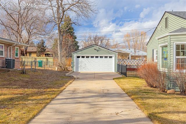618 West Cheyenne Road Colorado Springs, CO 80906 - Photo 25 of 37 Drive thru garage