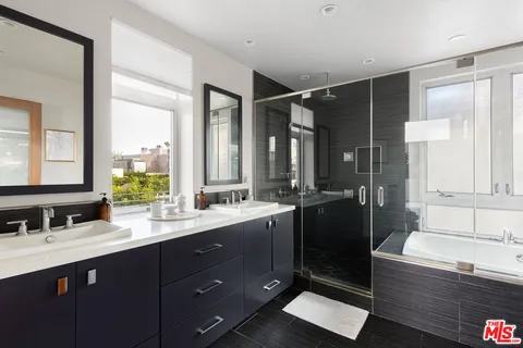 $2,995,000 | 414 North Vista Street, Los Angeles, CA 90036