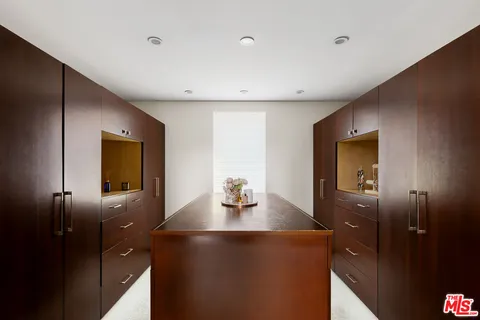 $2,995,000 | 414 North Vista Street, Los Angeles, CA 90036