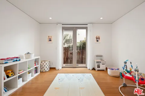 a view of a house with backyard and porch
