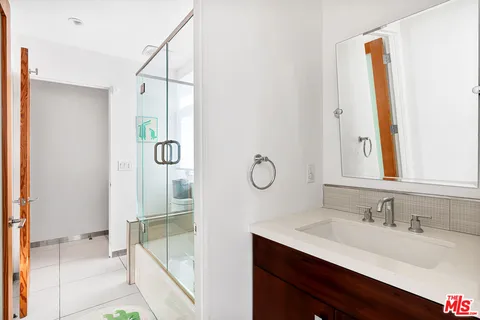 $2,995,000 | 414 North Vista Street, Los Angeles, CA 90036