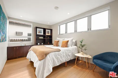 $2,995,000 | 414 North Vista Street, Los Angeles, CA 90036