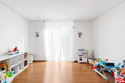 $2,995,000 | 414 North Vista Street, Los Angeles, CA 90036