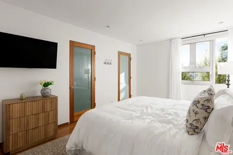 $2,995,000 | 414 North Vista Street, Los Angeles, CA 90036