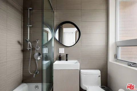 $2,995,000 | 414 North Vista Street, Los Angeles, CA 90036